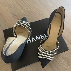 Chanel pearl embellished pump